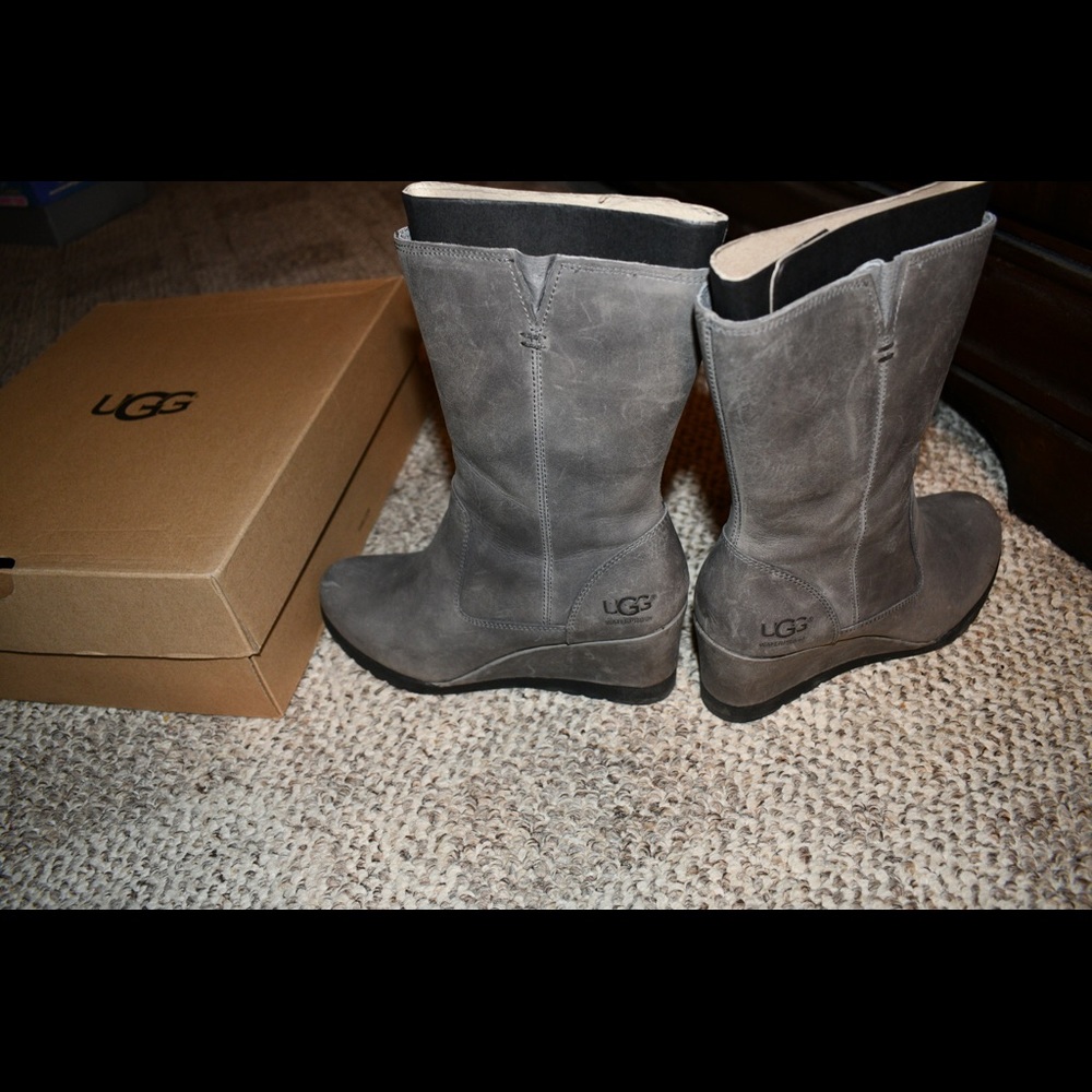 Ugg wedge boots. Grey. Very good condition. Size 6